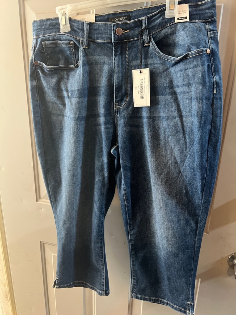 Judy Blue Mid Rise Ankle Crop Jeans in Dark Indigo Wash